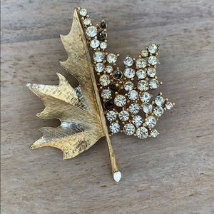 VTG gold leaf rhinestone pin
